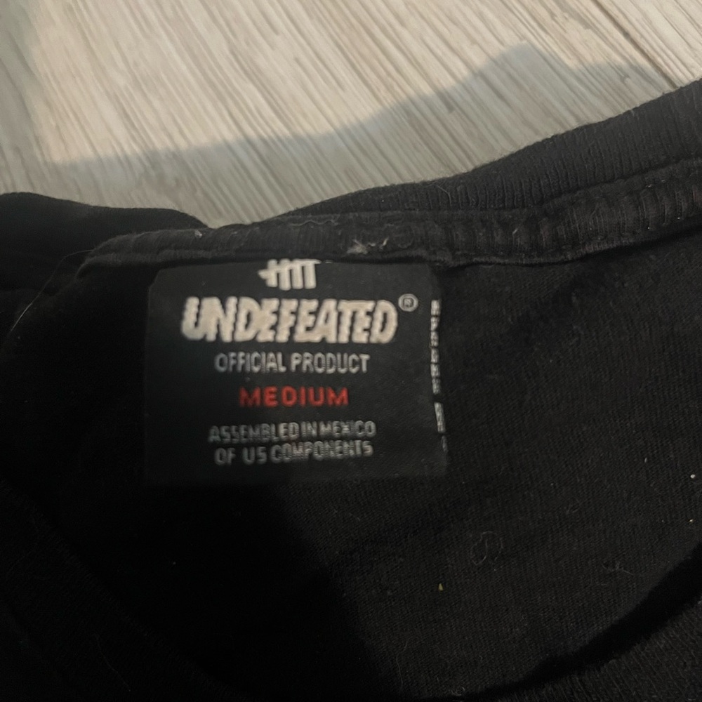 undefeated logo tee size medium